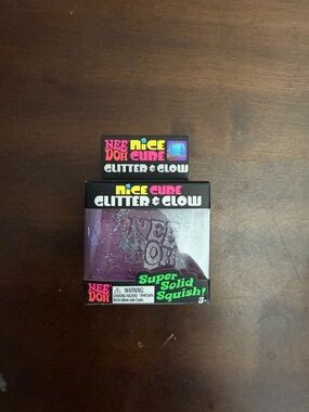 Needoh nice cube glitter and glow